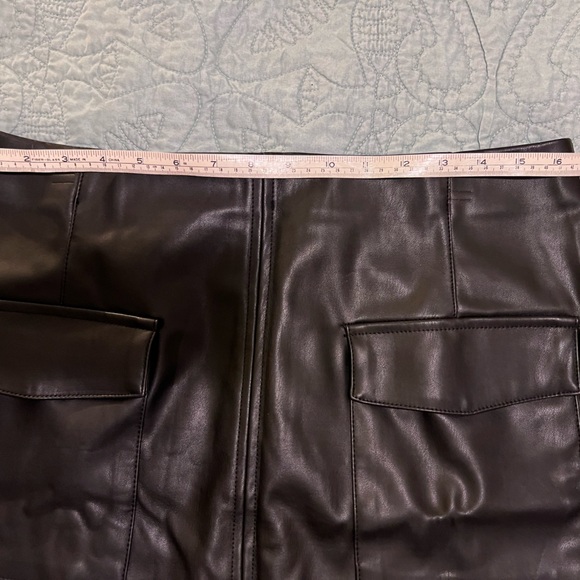 Vegan leather mini skirt - Picture 7 of 8